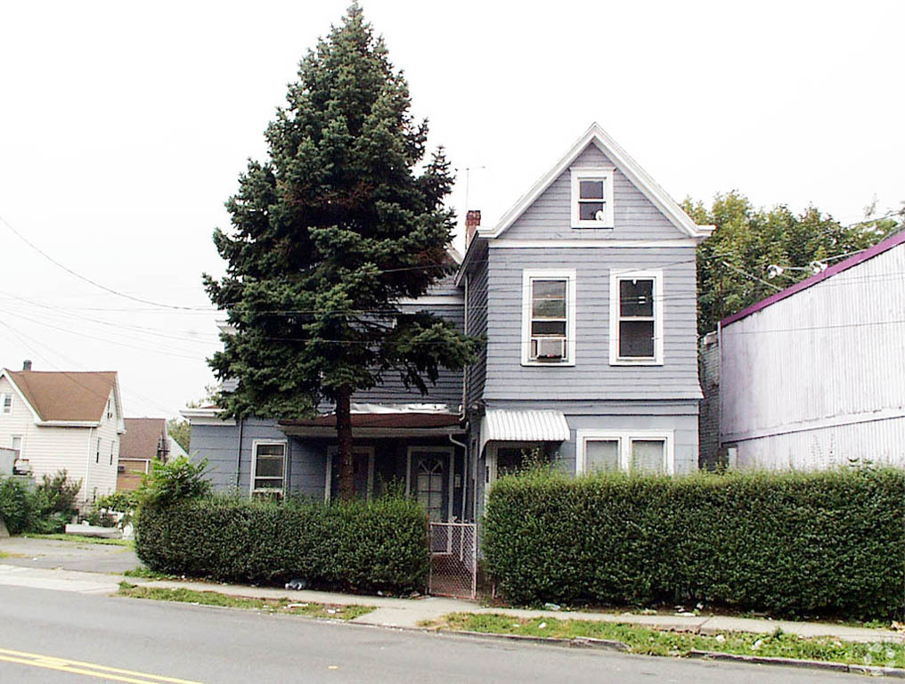 Primary Photo - 350 Paterson Ave