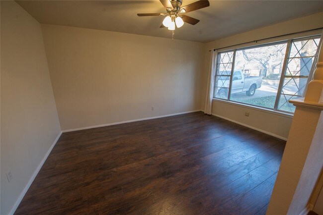 Building Photo - 500 Canyon Ridge Dr