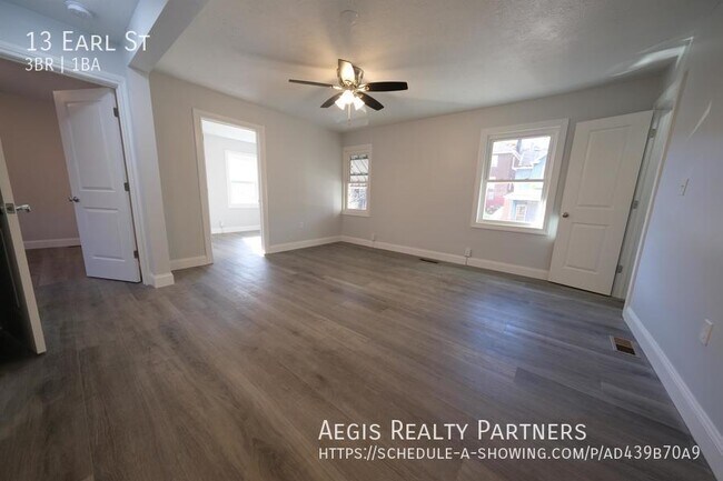 Building Photo - COMPLETELY RENOVATED HOUSE (3 BED 1 BATH)