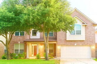Building Photo - 513 Fallen Oaks Dr