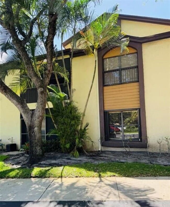 Foto del edificio - 4529 Carambola Cir S