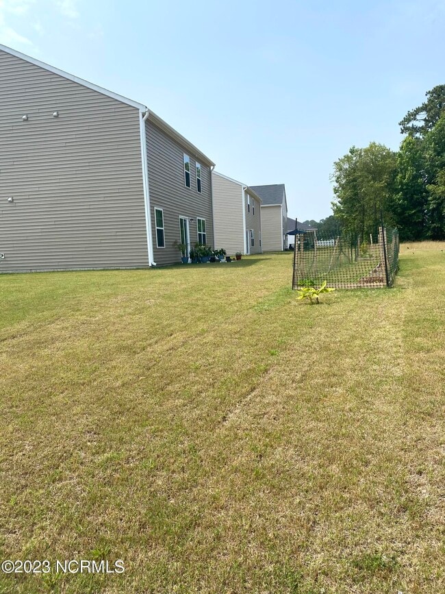 Building Photo - 900 Riverstone Dr