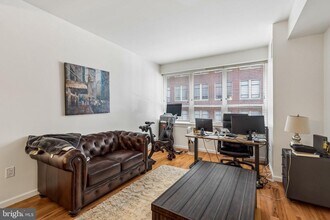 Building Photo - 1425 Locust St