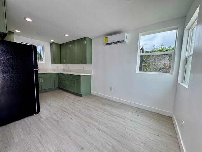 Foto del edificio - Fully renovated apartment located in the heart of mid-city!!