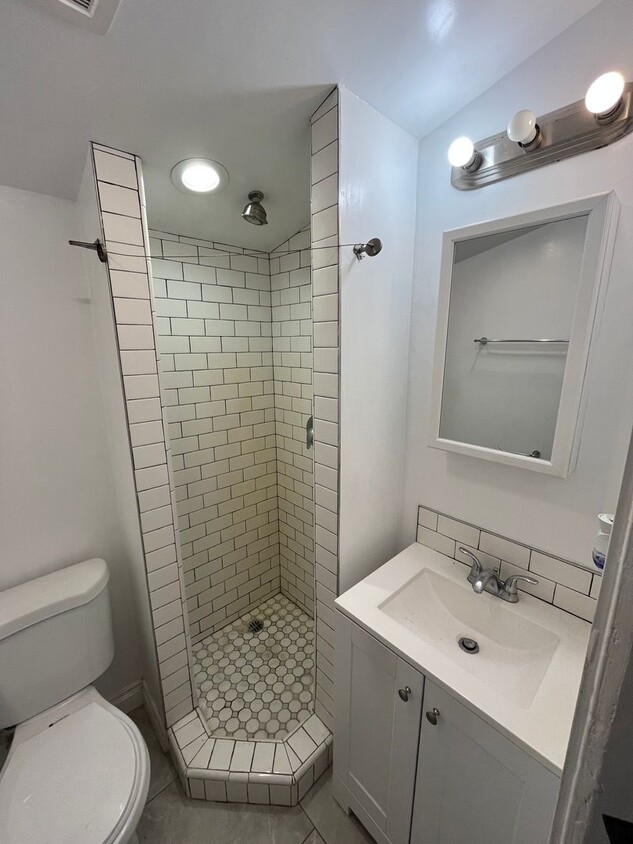 Interior Photo - BEAUTIFUL Studio in Inglewood !!