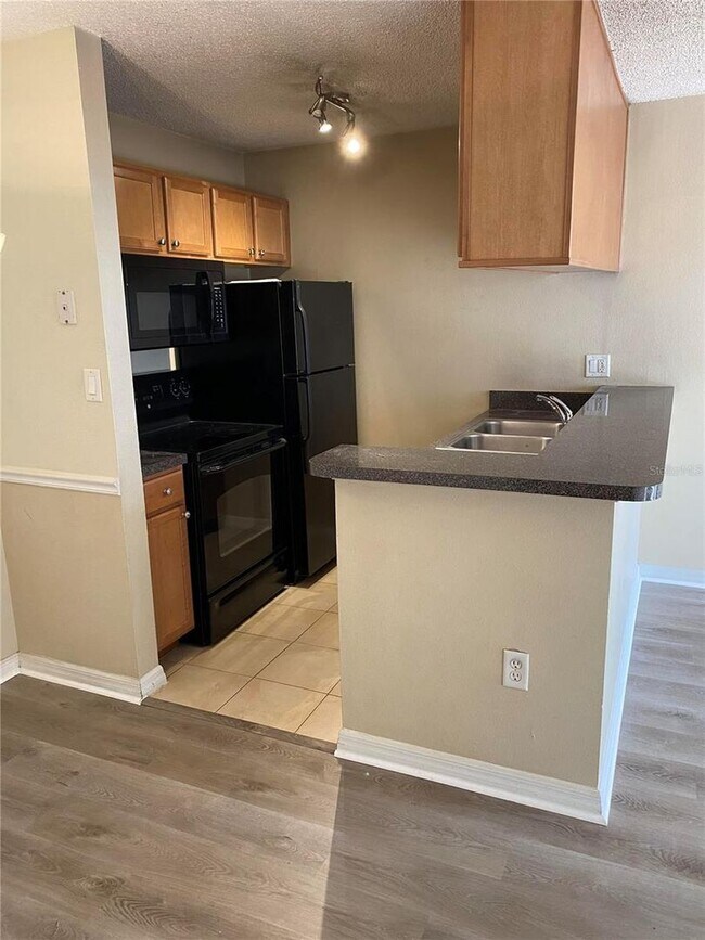 Building Photo - 308 Lake Parsons Green - #105 - LO