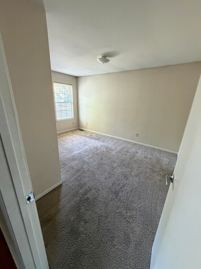 Foto del edificio - 3022 N Kenwood Ave