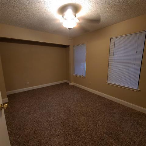 Building Photo - 1500 Briarpath Ln
