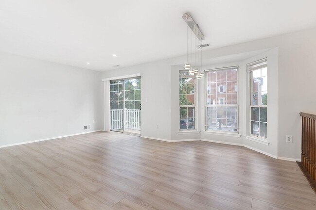 Building Photo - 27 Cottonwood St