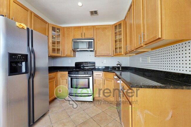 Foto del edificio - Top-Floor 2BR/2BA Condo with NYC Views + P...