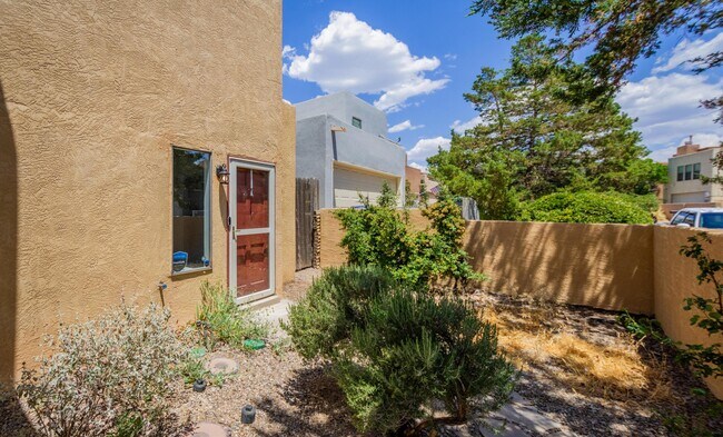 Building Photo - 9235 Osuna Pl NE