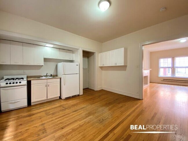 Building Photo - 1 bedroom in EVANSTON IL 60202