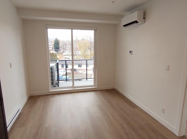 Building Photo - 1380 Pridham Ave