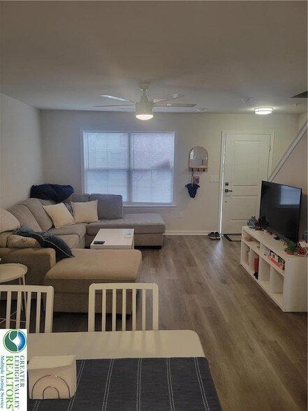 Foto del edificio - 330 E Frankford St