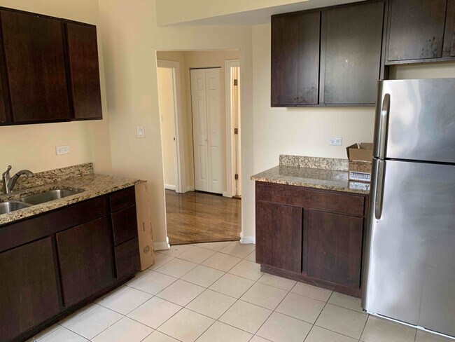 Foto del edificio - 7219 S Langley Ave