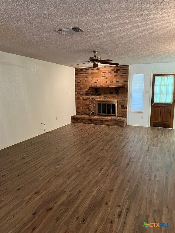 Foto del edificio - 1339 Tulip Ln