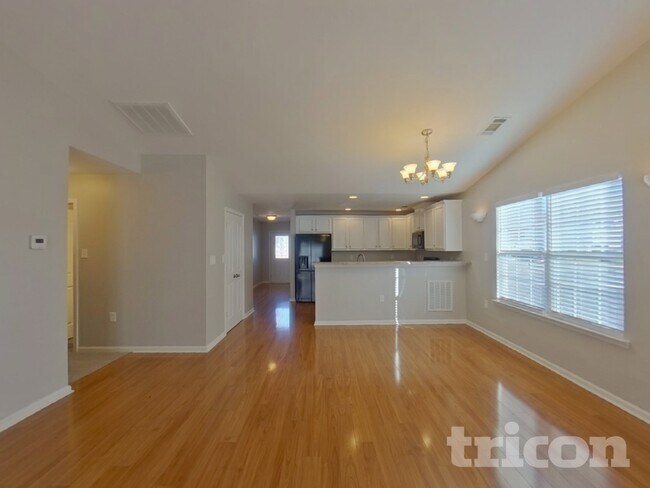 Foto del edificio - 4296 Tucker Chase Drive