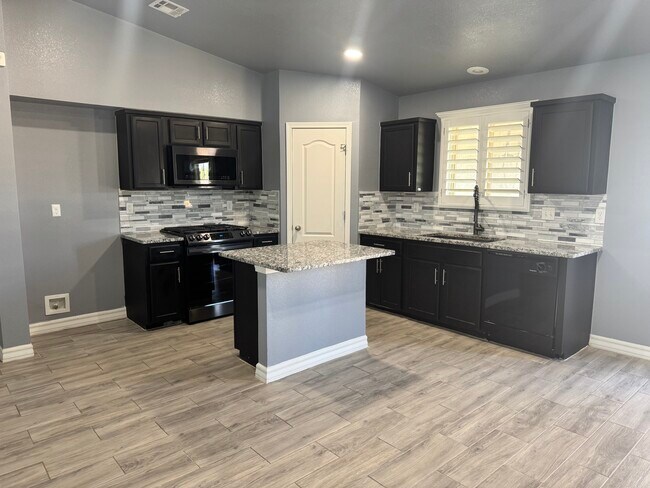 Foto del edificio - 14233 Escalera Dr