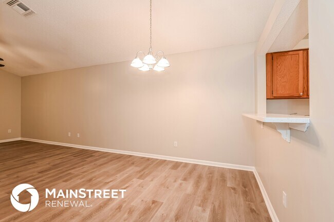 Foto del edificio - 12595 Ashmore Green Dr N