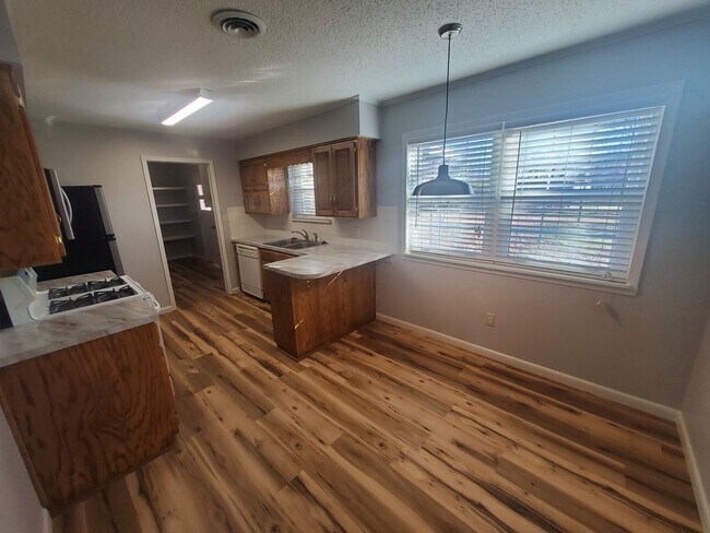 Foto del edificio - Nice 3 bedroom 2 bath home with fenced in ...