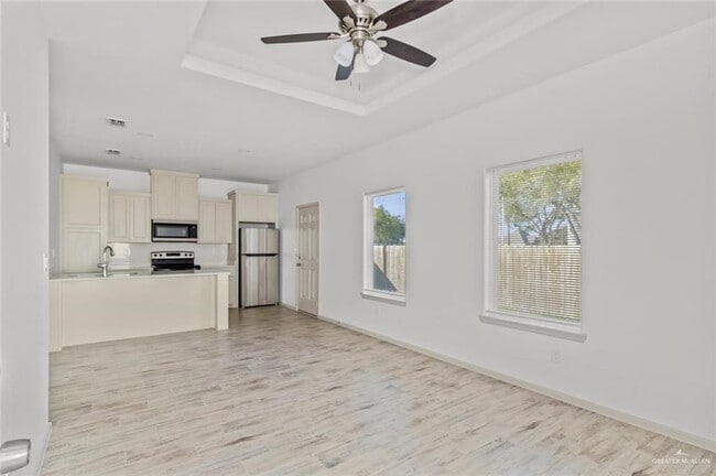 Building Photo - 1500 Shavano Dr