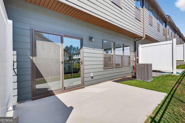 Foto del edificio - 325 Enchanted Ct