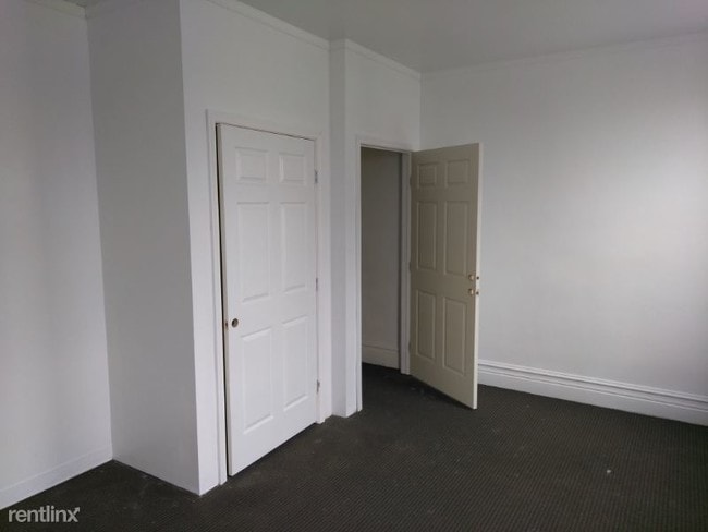 Building Photo - 1 br, 1 bath Apartment - 740 E 4th St