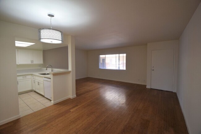 Building Photo - 6401 Riverton Ave