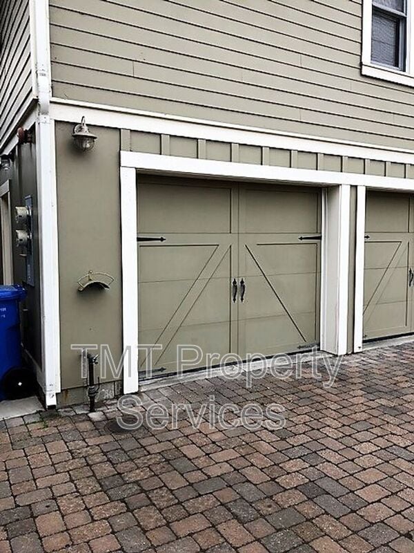 Building Photo - 579 Buchon St