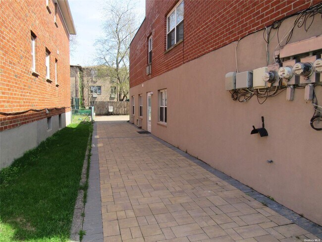 Foto del edificio - 40-27 216th St