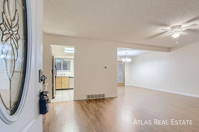 Foto del edificio - 7240 Roaring Spring Terrace