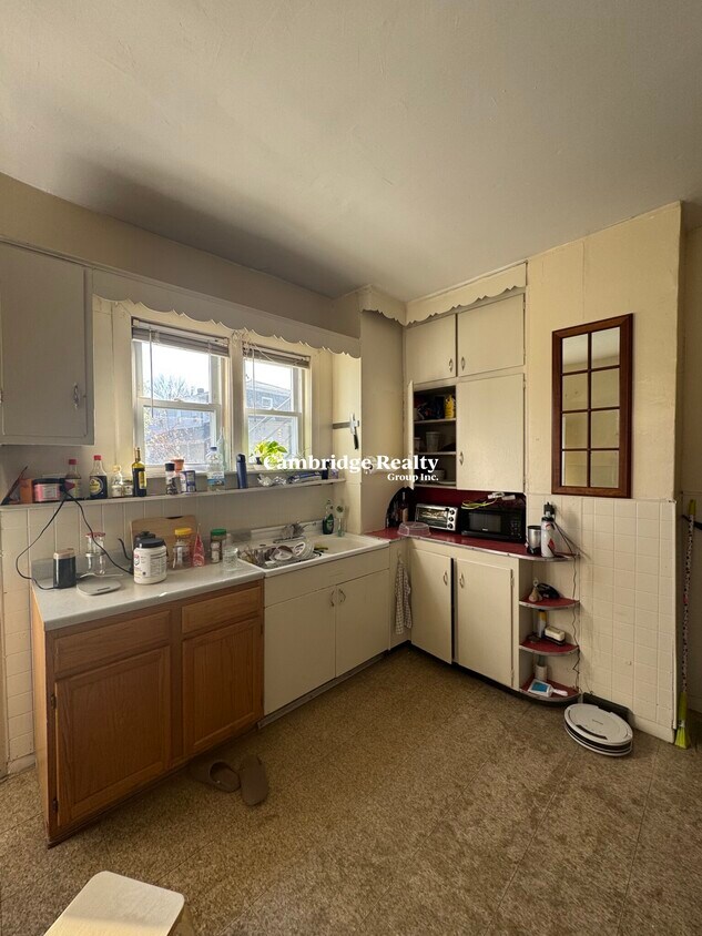 Primary Photo - 32 Oak St