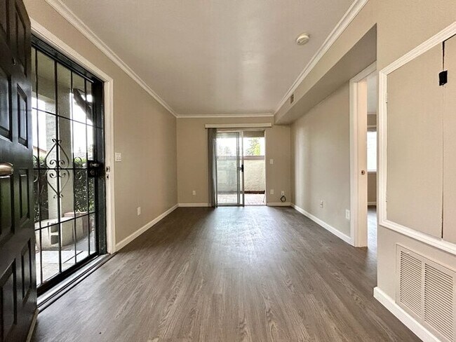 Foto del edificio - Beautiful Updated 1 Bedroom 1 Bathroom For Rent in Natomas!