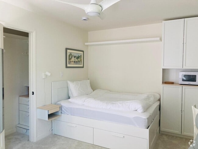 Building Photo - 626 Bonair Way