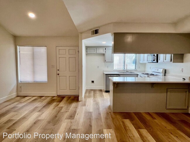 Building Photo - 2 br, 1.5 bath House - 817 Quail Lane # 12
