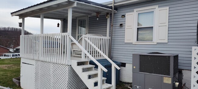 Building Photo - 113 Bettie St