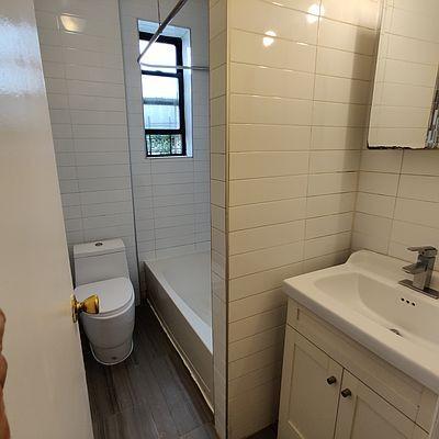 Foto del edificio - 2 bedroom in BRONX NY 10467