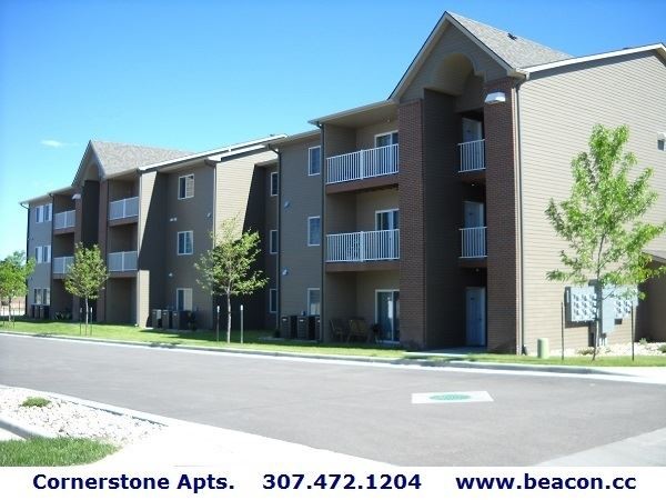 Building Photo - 915 N Elma St
