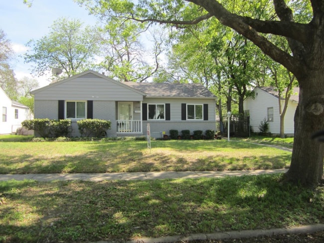Photo - 3984 Park Ln House
