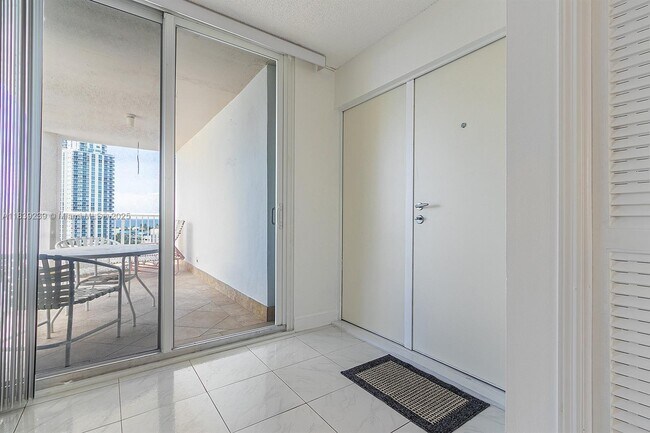 Foto del edificio - 121 Golden Isles Dr