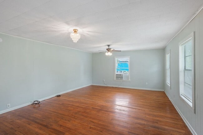 Building Photo - 607 New Orleans Ave