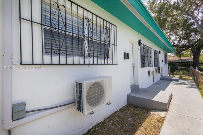 Foto del edificio - 7010 NW 5th Pl