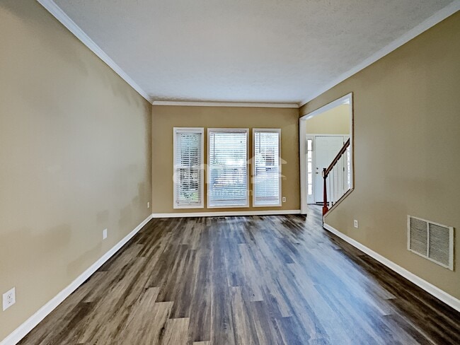 Building Photo - 1454 Chamirey Dr SW
