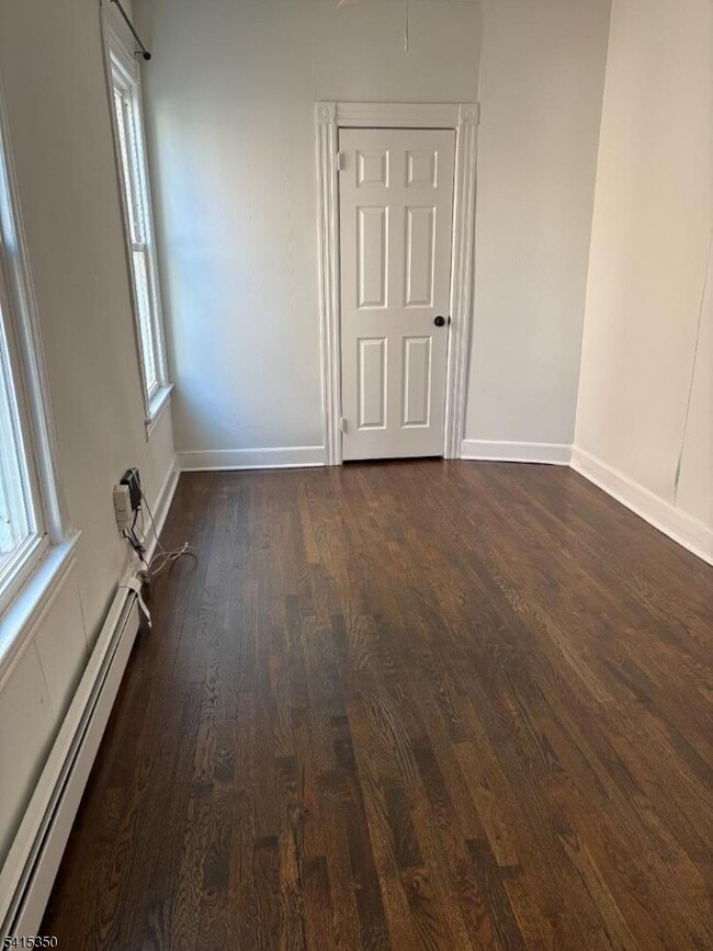 Foto del edificio - 130 Lincoln Ave