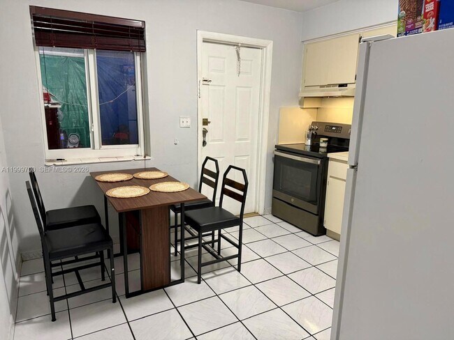 Foto del edificio - 2732 NW 16th Terrace