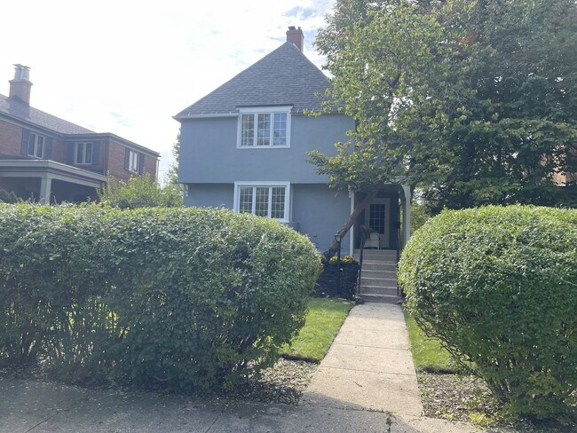 Building Photo - 915 N East Ave