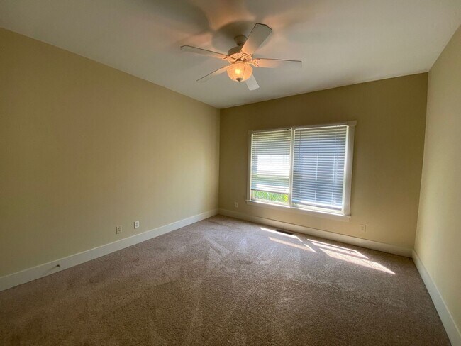 Building Photo - PRE-LEASING FOR AUGUST!