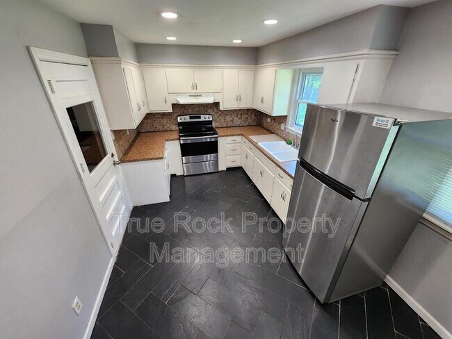 Foto del edificio - 1708 E 18th St