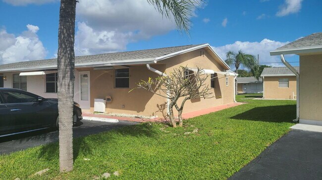 Foto del edificio - 2802 Crown Ct