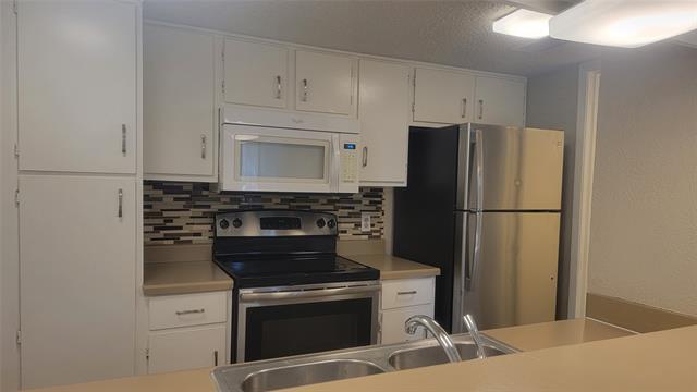 Foto del edificio - 4615 Country Creek Dr